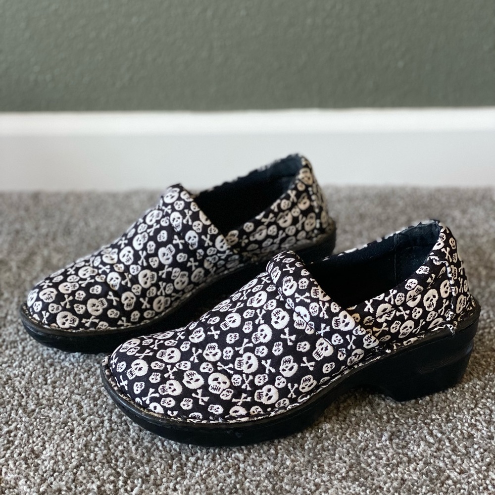 BOC Born Peggy Skull & Crossbones Clogs